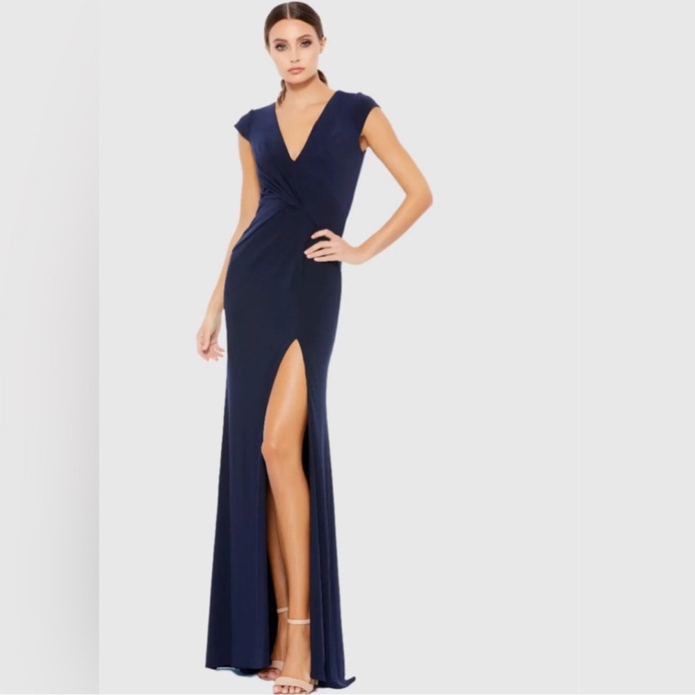 NWT leena Mac Duggal‎ 26504
Elegant Evening Jersey Gown Navy Sz 10  $298